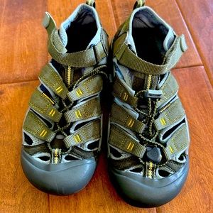Men’s Keen H2 Water Sandals Size 6 in excellent condition